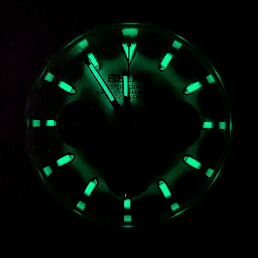 Silver Dial & Black Bezel | Oysterflex Strap | Seiko VK63 Movement