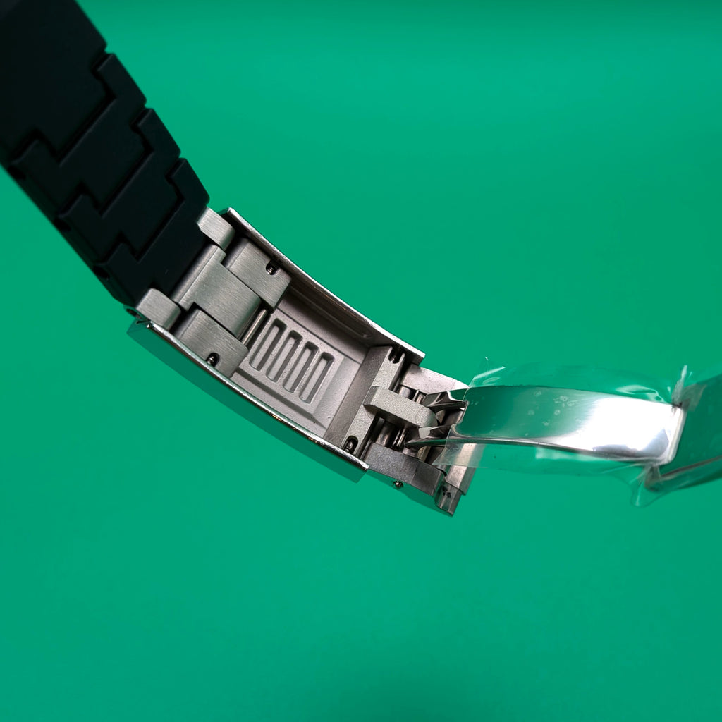 Silver Dial & Black Bezel | Oysterflex Strap | Seiko VK63 Movement