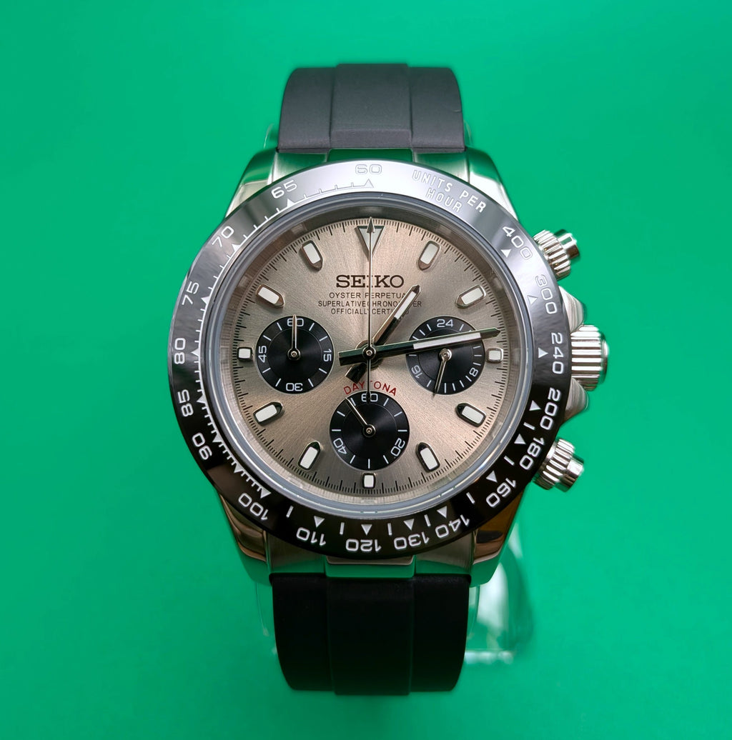 Silver Dial & Black Bezel | Oysterflex Strap | Seiko VK63 Movement