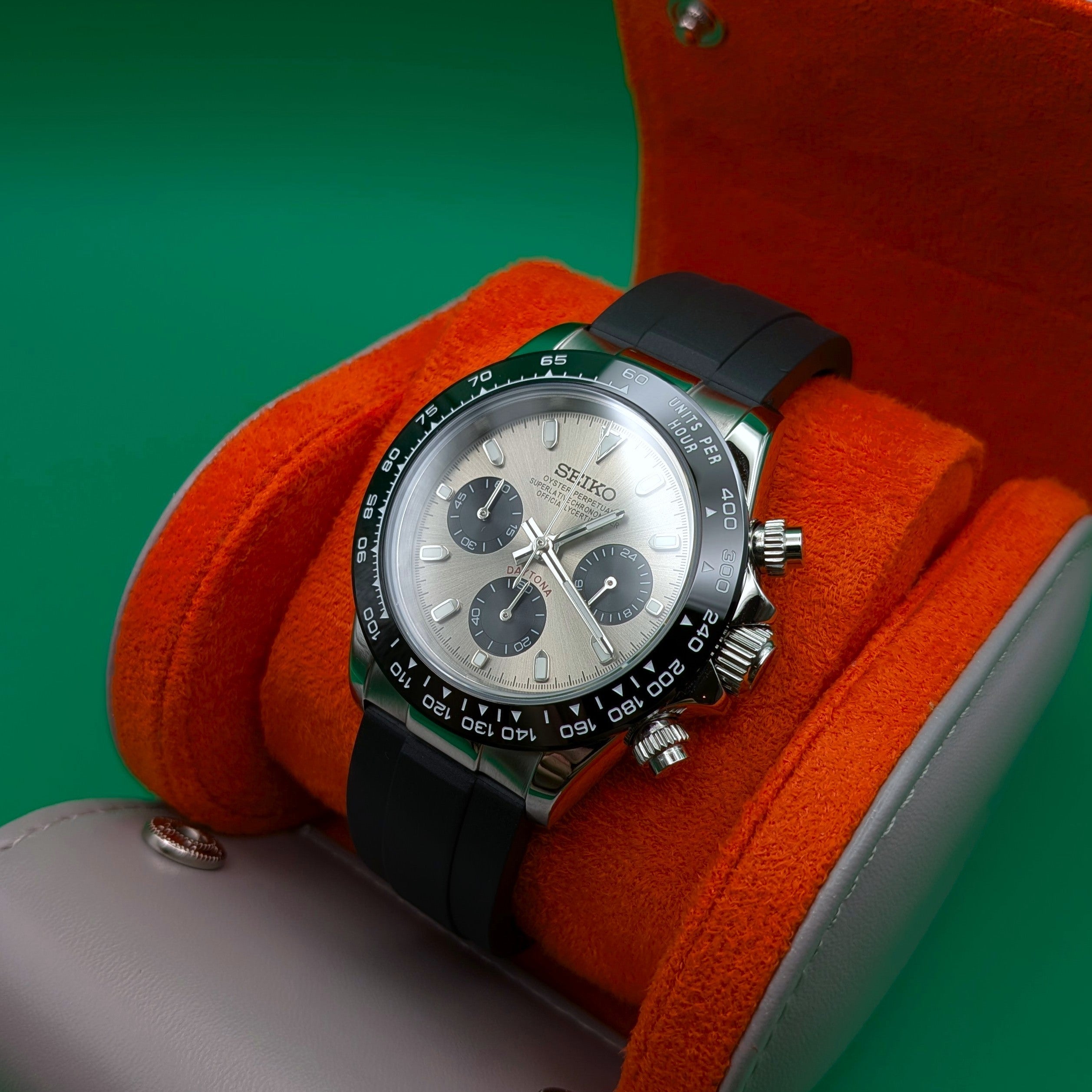 Silver Dial & Black Bezel | Oysterflex Strap | Seiko VK63 Movement