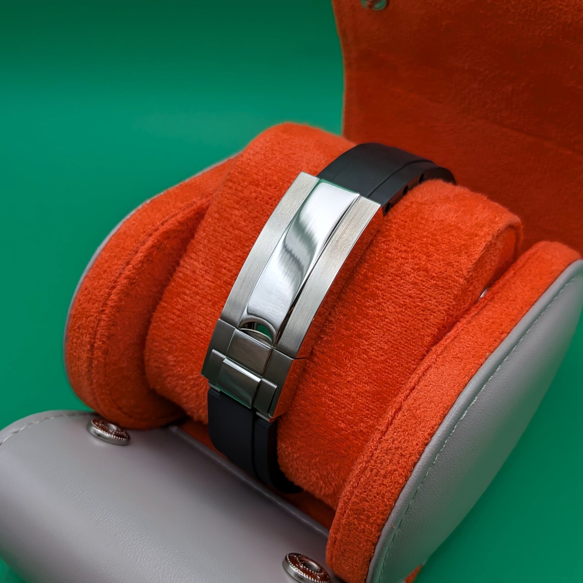 Silver Dial & Black Bezel | Oysterflex Strap | Seiko VK63 Movement