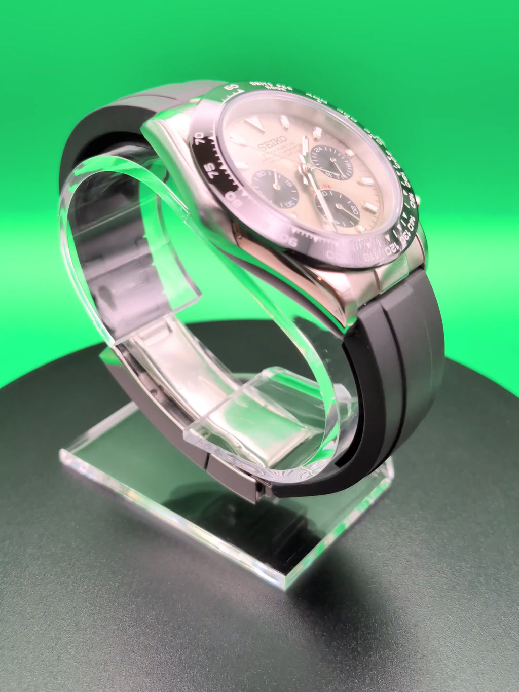 Silver Dial & Black Bezel | Oysterflex Strap | Seiko VK63 Movement